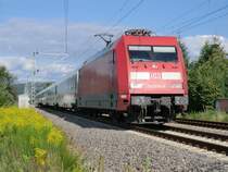 101-014 ist am 1.9.10 mit dem IC 2056 bei Bruchm�hlbach-Miesau unterwegs.