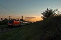 Am sp�ten Abend des 01.09.2010 ist diese Aufnahme entstanden. 1216 234 ist mit EC 76  Antonin Dvorak  ist von Wr. Neustadt nach Prag unterwegs. Die Aufnahme entstand zwischen Deutsch Wagram und der Haltestelle Helmahof.