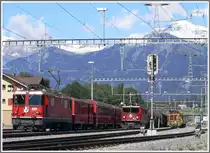 Ge 4/4 II 626  Malans , Ge 6/6 II 702  Curia  und Gm 4/4 241 in Untervaz-Trimmis vor dem verschneiten Vilan und Falknis. (01.09.2010)