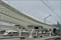 Die sch�n geschwungenen Bahnsteigbedachungen im Bahnhof Li�ge Guillemins bieten eine tolle Kulisse f�r schnelle Z�ge. 11.08.10 (Jeanny) 