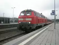 Hier 218 390-3 mit einem RE16 von Leipzig Hbf. nach Hof Hbf., bei der Einfahrt am 18.8.2010 in Hof Hbf.