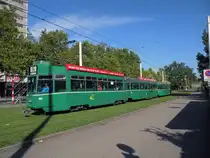 Be 4/4 mit der Betirebsnummer 492 f�hrt von der Haltestelle Sch�nzli Richtung St. Jakob. Die Aufnahme stammt vom 03.09.2010.