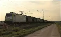 Die Captrain Lok die zum Unternehmen ITL geh�rt, musste in Mangolding 3 Z�ge Passieren lassen. Loknummer war 186 142. Leider stand die Lok sehr schlecht. 