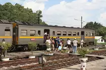 THN 1105 am 22.August 2010 als EXP-DRC 76 (Nong Khai - Bangkok) beim planm��igem Halt im Bf. Ayutthaya. Man beachte die Ausf�hrung des Bahnsteiges, ausgediente Schwellen!!!