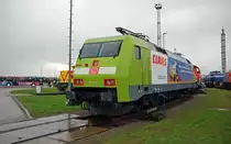 Auch die DB stellte eine Werbelok in Form  von 152 005 zur Verf�gung. Fotografiert am 04.09.10 auf der Lokschau in den Leuna-Werken.