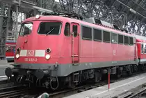 Die 110 432-2 steht mit einer geendeten RB in Frankfurt a.M. HBF am 18.08.2010