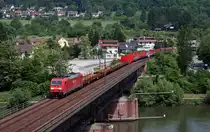 Am 29. Mai 2010 �berquert die Mannheimer 185 291 mit dem Neckartalumleiter FIR 51714 bei Neckargem�nd den Neckar.