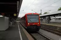 650 321 steht am 23.8.2010 in Radolfzell. Ziel des Zuges ist Friedrichshafen Stadt.