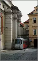 Eine Engstelle - 

... der Prager Straßenbahn nahe der Haltestelle Malostranské náměstí. Die Autos haben sich erfreulicherweise verzogen... 11.08.2010 (Jonas)
