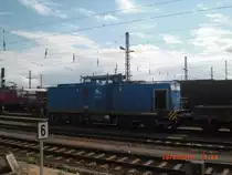 Hier ist mal eine etwas seltener zu sehende Diesellok 293 021-6 in Dresden-Friedrichstadt zu sehen.