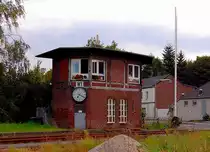 Stellwerk Wegberg West Fahrdienstleiter, an diesem Abend hatte die Frau auf dem Stellwerk noch viel zu tuen. Eine 203 nach Rheydt mit Strabag Gleisbaumaschinen aus Wildenrath, der regul�re Regionalbahnzug und einem Lokzug aus einer Siemens MAK G800BB 278 und zwei 189 von ERS und  DB Railion zum Testcenter Wildenrath.6.9.2010