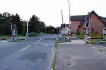 Bahn�bergang in M�nchengladbach Voosen am Abend des 6.9.2010