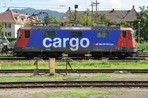 OFFENBURG (Ortenaukreis), 02.09.2010, Schweizer Cargo-Lok 421 395-5 fährt am Bahnhof Offenburg vorbei