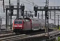 146 122 f�hrt mit ihrer RE in den Frankfurter Hbf ein am 13.07.2010