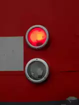 Hier sieht man wie sch�n die BR 110 493-4 leuchten kann. Am 07.09.2010 in Aachen Hbf.