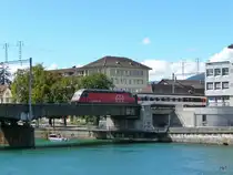 SBB - Eine Re 460 mit IR Biel - Z�rich beim �berqueren der Aarebr�cke in Solothurn am 08.09.2010
