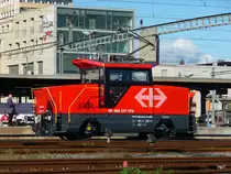 SBB - Neu im Bahnhof Biel das Stadler  Papmobil  Ee 922 014-6 im Personenbahnhof am 08.09.2010  .. Aufnahmezeit: 2010:09:08 17:32:39, Belichtungsdauer: 0.001 s (10/8000) (1/800), Blende: f/4.8, ISO: 100