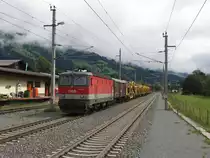 1044 089 mit einem Bauzug in die Richtung W�rgl auf Bahnhof Westendorf am 13-8-2010.