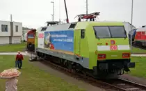 152 005 aus einer h�heren Perspektive. Sie wurde zusammen mit weiteren Loks am 04.09.10 in einer Lokschau in Leuna gezeigt.