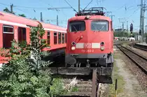 SINGEN/Hohentwiel (Landkreis Konstanz), 06.09.2010, abgestellte E-Lok 110 352-2 im Bahnhof Singen(Hohentwiel)