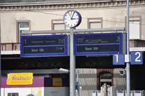 OFFENBURG (Ortenaukreis), 06.09.2010, Zugzielanzeiger im Bahnhof Offenburg