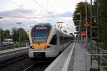 ET 7.13 der Eurobahn bei der Durchfahrt in Anrath. Normalerweise f�hrt der hier garnicht, doch wegen Bauarbeiten in Kleinenbroich wird die RE 13 �ber Krefeld umgeleitet. 8.9.2010