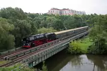 Auf dem Weg nach Meiningen erreicht 01 509 mit DPE36566 am Morgen des 04.10.2010 G�schwitz.