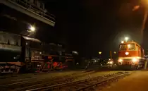 Am 21.08.2010 fand traditionell zum Auftakt des Chemnitzer Heizhausfest im S�chsischen Eisenbahnmuseum eine Nacht-Fotoveranstaltung statt. 52 1360-8 steht unter dem Hochbunker neben 130 002-9.