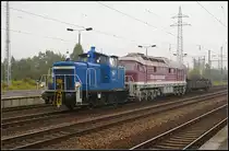 PRESS 363 027-1 mit der �berf�hrung von 232 387-1  Abenteuerzug Mecklenburg  nach Espenhain (gesehen Berlin Sch�nefeld Flughafen 09.09.2010)