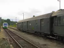 UEF Bpw 6276 (ex 51 80 00-43-131-3)) in einem Sonderzug aus Stuttgart, im Bf Meiningen; 04.09.2010