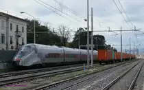 AGV-001 (93 83 2001 007-8) von Alstom auf Zulassungsfahrt in Italien f�r die NTV (Nuovo Trasporto Viaggiatori). 
Die NTV wird mit Z�gen dieses Typs einen privatrechtlich organisierten Hochgeschwindigkeitsverkehr in Italien anbieten. 

2010-04-01 Arezzo