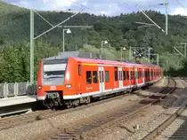 425-227 f�hrt am 15.9.10 mit einem weiteren 425-er als S1 nach Homburg (S) in Weidenthal ein.
