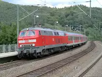 Bald kann man so ein Bild nicht mehr fotografieren. 218-480 f�hrt am 15.9.10 mit der RB 18968 von Ludwigshafen(Rhein) BASF Nord nach Kaiserslautern Hbf in Weidenthal ein.
 