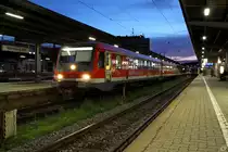 628 256 der WestFrankenBahn wartet am 24.8.2010 in W�rzburg auf Fahrg�ste nach Lauda. 