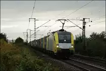 ES 64 U2 -070 mit Containern gen S�den. (Obertraubling, 15.09.2010)