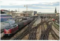 Der Sonderzug R14172 des  Nostalgie Rhein Express  bei der Einfahrt in Wien/Westbahnhof; Zuglok 919.138, Nachschiebe V200.033; 19.9.2010.