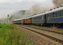 Historischer Wagenpark des DPE 20050 von Berlin-Sch�neweide Pbf nach Meiningen, bei Ingersleben; 04.09.2010