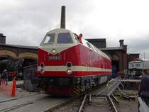 119 158 f�hrt auf die Drehscheibe vom Haus 3 (Dampfloksfest Dresden 2004)