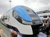 Ausgepackt sieht der Elf EN 76 der polnischen Firma Pesa so aus, live bei der Innotrans 2010 am 21.09.2010