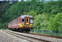 IR-Zug L�ttich-Aachen (AM 65) auf der Kurve bei Goffontaine im Wesertal am 29. Mai 2010