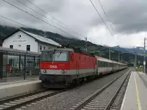 1044 112 mit OIC542 Wien Westbahnhof-Innsbr�ck Hauptbahnhof auf Bahnhof Westendorf am 13-8-2010.