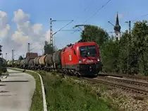 Die 1116 275 (Max) am 11.09.2010 mit einem Kesselwagenzug unterwegs bei Pleinting. 
