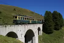 F�r Gruppen reserviert war dieser Zug, der vom BDeh 4/4 110 die letzten Meter hinauf zur Kleinen Scheidegg geschoben wird. (26.8.10)