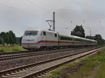 Ein ICE 2 am 10.08.2010 nach Bremen unterwegs bei D�rverden. 