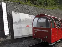 Spendenbarometer der  Aktion 5 S  (Schienen, Schwellen, Schotter, (Zahn-) Stangen, St�tzmauern) zeigt schon fast CHF 1'000'000 an. Die Gesamtkosten werden sich bis ins Jahr 2018 auf 7.6 Mio. belaufen. ...Upps, der Zug f�hrt mir jetzt gleich ins Bild... Bahnhof Brienz, 12. Sept. 2010, 10:51