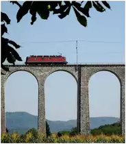 Re 6/6 auf dem Eglisauer-Rheinviadukt.
