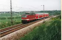 Im Juli 1998 konnte ich auf der Strecke Riesa - Chemnitz diese sch�ne Aufnahme, mit der Zuglok 143 354-9, kurz vor Chemnitz-Gl�sa machen.
Die Doppelstockeinheiten waren damals nagelneu!