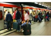 Raus aus dem Flugzeug, rein in die S-Bahn - 

S-Bahnstation am Flughafen Echterdingen. 

08.09.2005 (M)