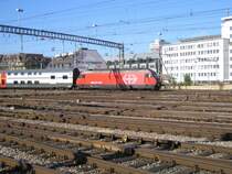 Die Re 460 081-3 ''Pf�nder'' fuhr am 9.10.05 mit einem IC-Dosto in Z�rich HB ein.