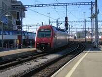 Die Re 450 031-0 ''Wald'' fuhr am 9.10.05 als S8 nach Winterthur im HB Z�rich ein, leider weisst diese Lok noch Spuren von einem Abstimmungskampf im Feb. 05 auf.